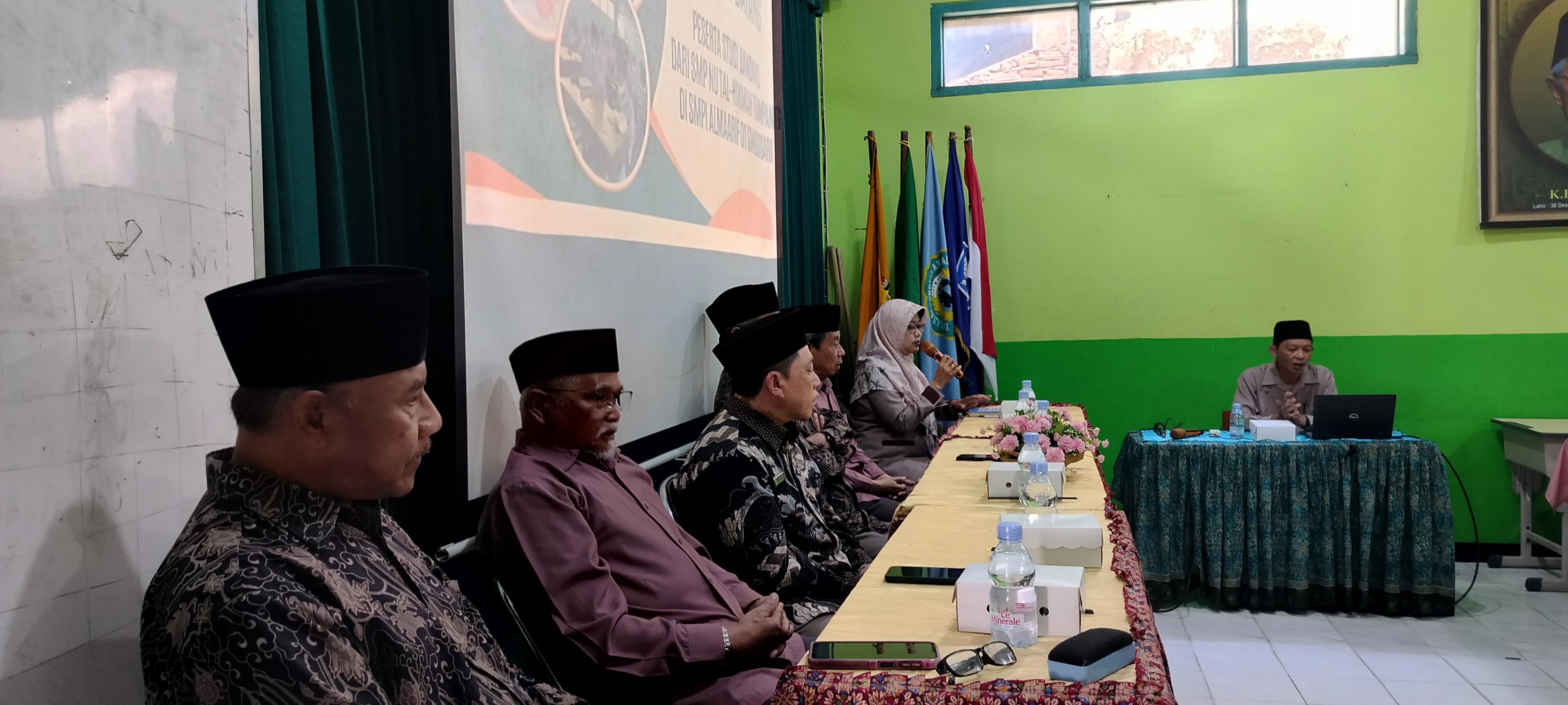 SMP NU Al-Hikmah Tumpang Melakukan Kunjungan Studi Banding ke SMPI Almaarif 01 Singosari SMP NU Al-Hikmah Tumpang Melakukan Kunjungan Studi Banding ke SMPI Almaarif 01 Singosari