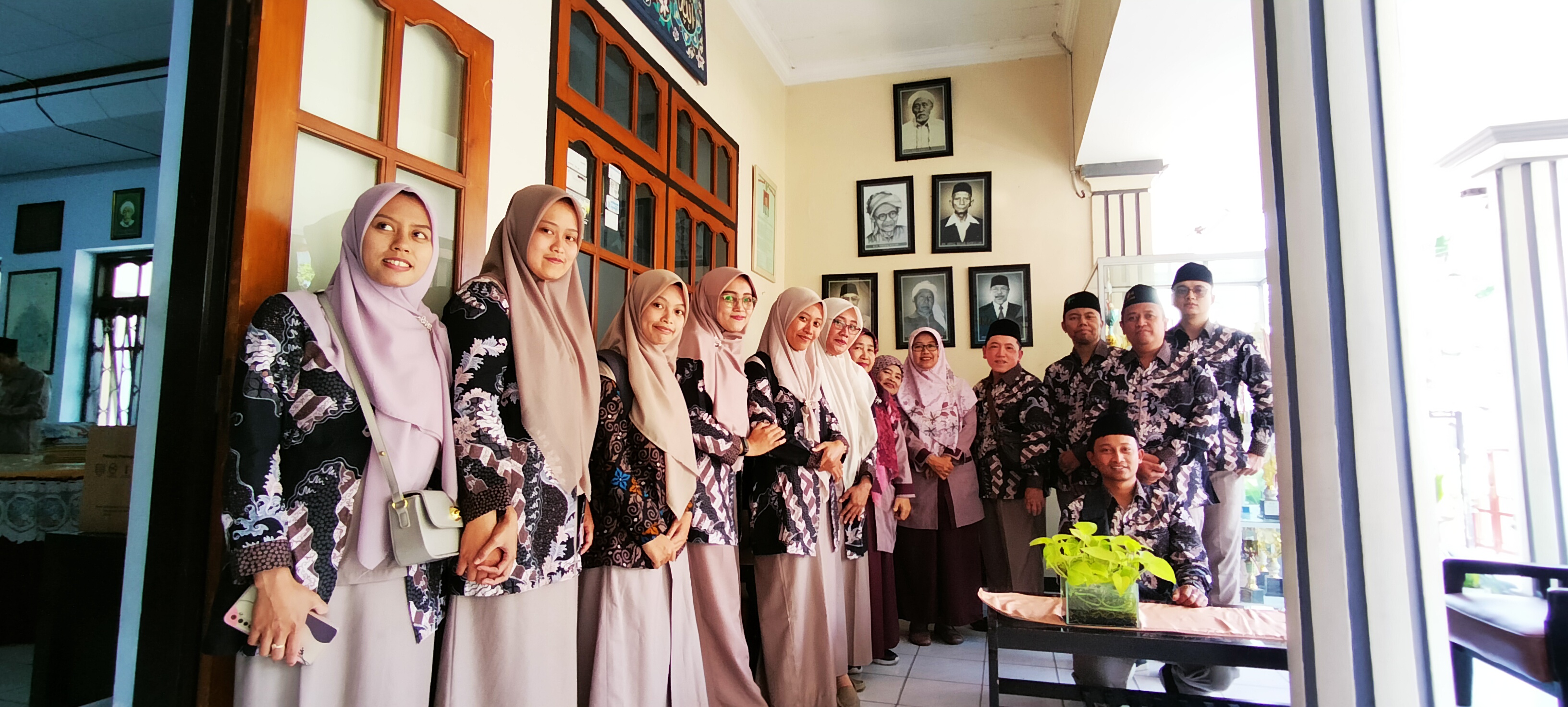 SMP NU Al-Hikmah Tumpang Melakukan Kunjungan Studi Banding ke SMPI Almaarif 01 Singosari SMP NU Al-Hikmah Tumpang Melakukan Kunjungan Studi Banding ke SMPI Almaarif 01 Singosari